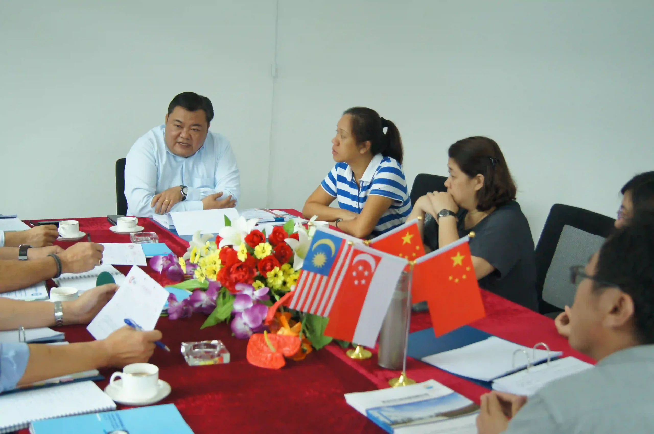 Middle East wholesale buyers meeting the Xin Jiyuan export team