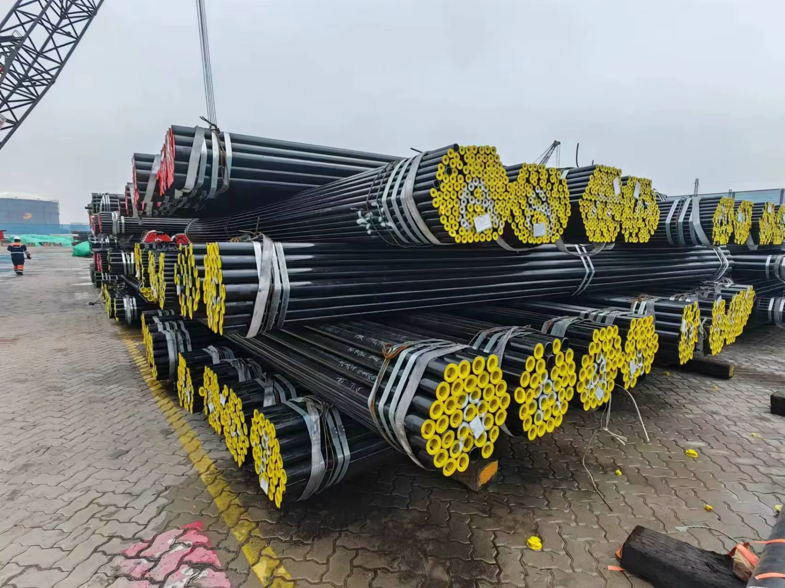 ASTM A106/A53 Gr.B Seamless Steel Pipe OD 20-250mm Factory Direct Supplier