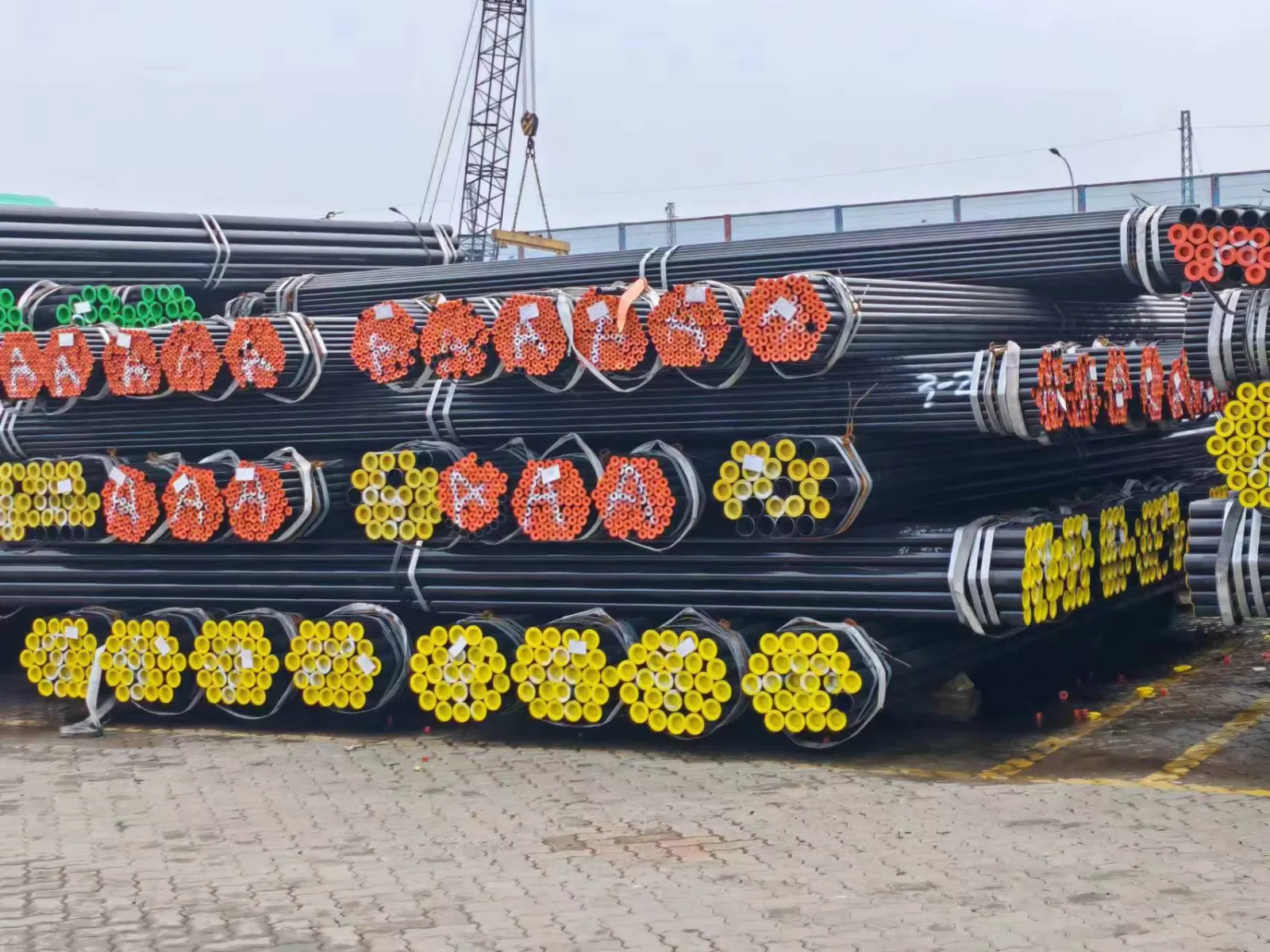 ASTM A106/A53 Gr.B Seamless Steel Pipe OD 20-250mm Factory Direct Supplier