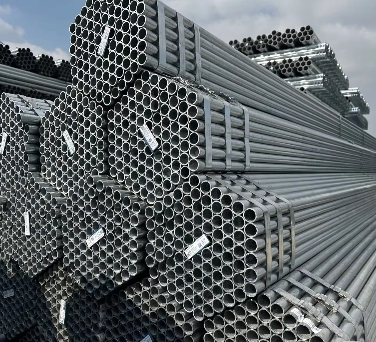 ASTM A500 Hot Dipped Galvanized Square Steel Tube 1.5-33mm Factory Direct Supplier
