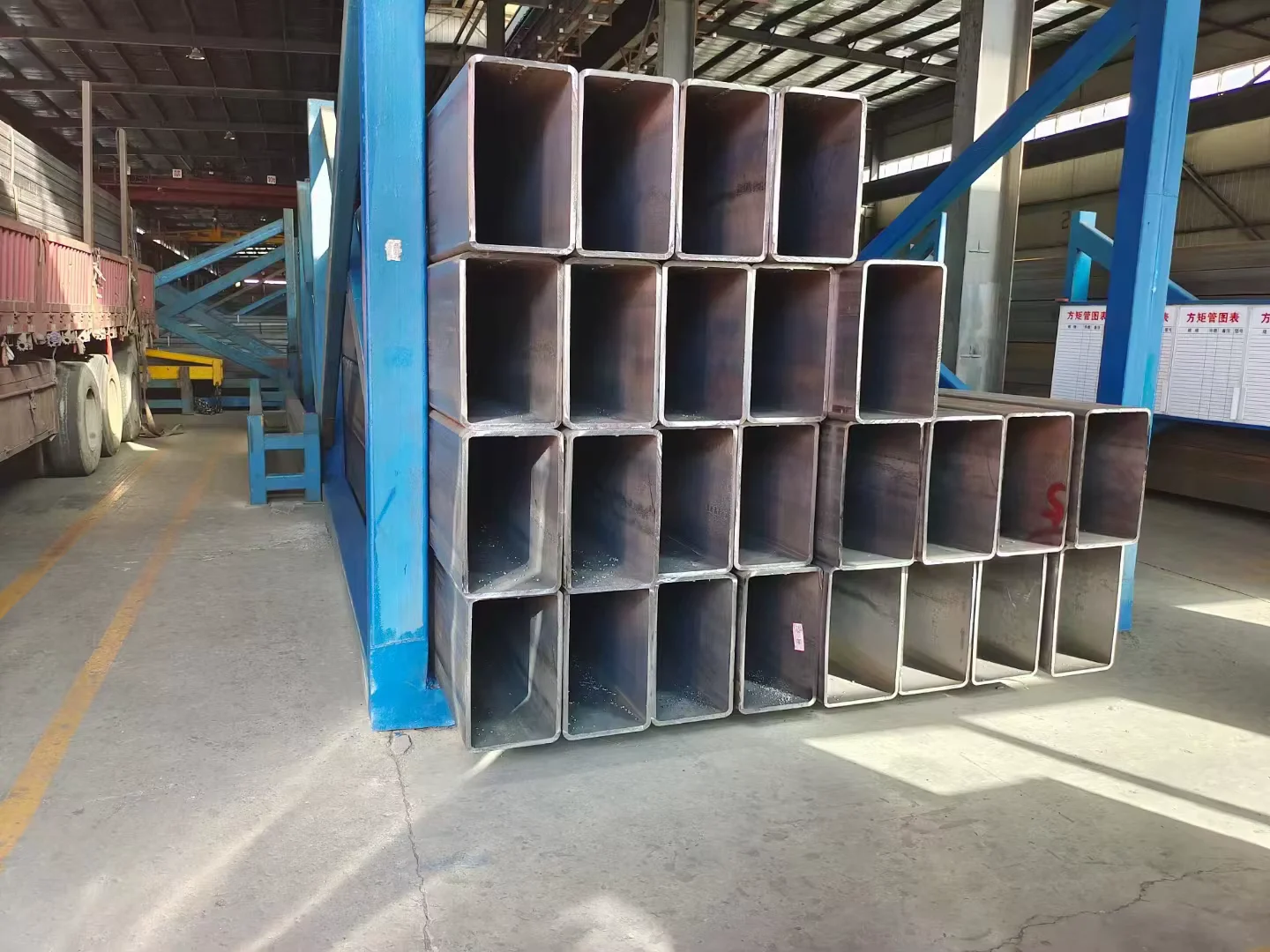Q195-Q460 Hot Rolled Square Steel Tube 0.5-200mm Wall Factory Direct