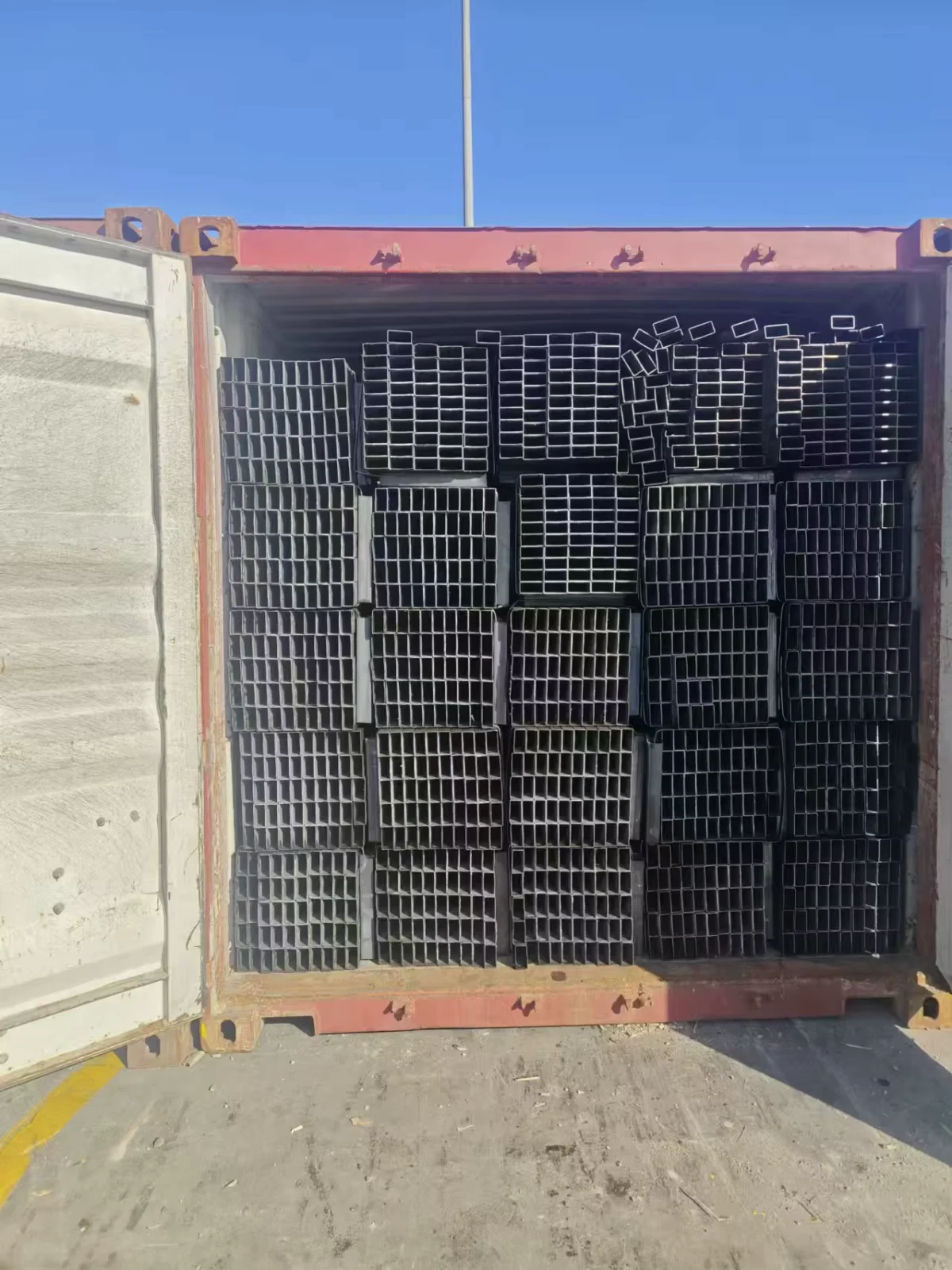 Q235 ASTM A36 Hot Rolled Square Rectangular Steel Tube Factory Direct Supplier