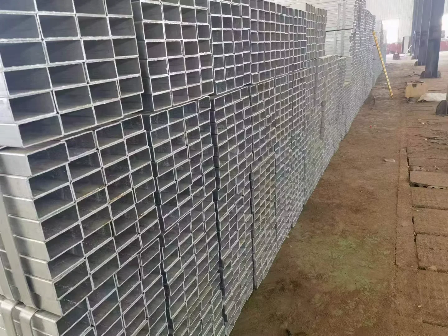 Q235 Q345 ERW Rectangular Steel Hollow Section Factory Direct Supplier