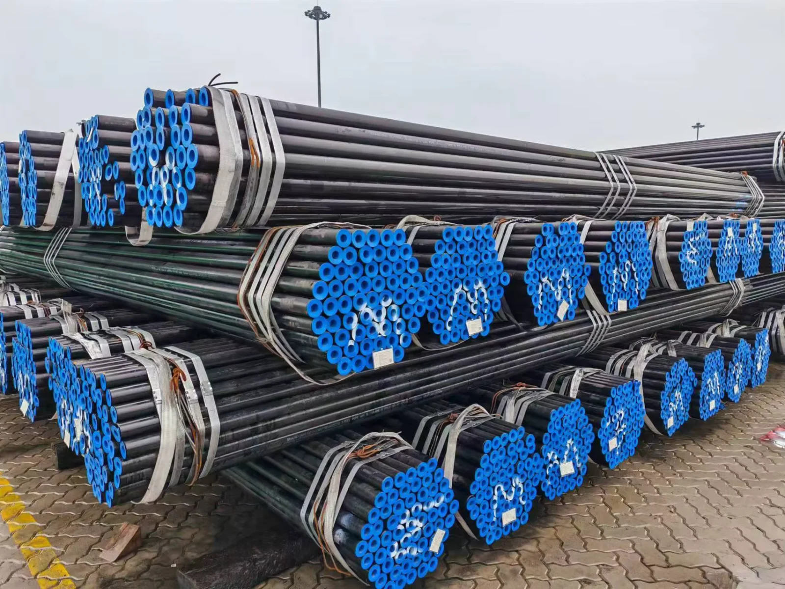 Q235 Seamless Steel Pipe ASTM DIN Hot Rolled Factory Direct Supplier