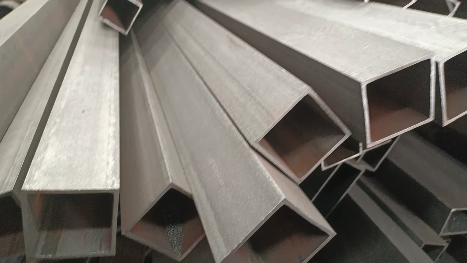 Q235B Galvanized Square Steel Tube 20-500mm Factory Direct Supplier