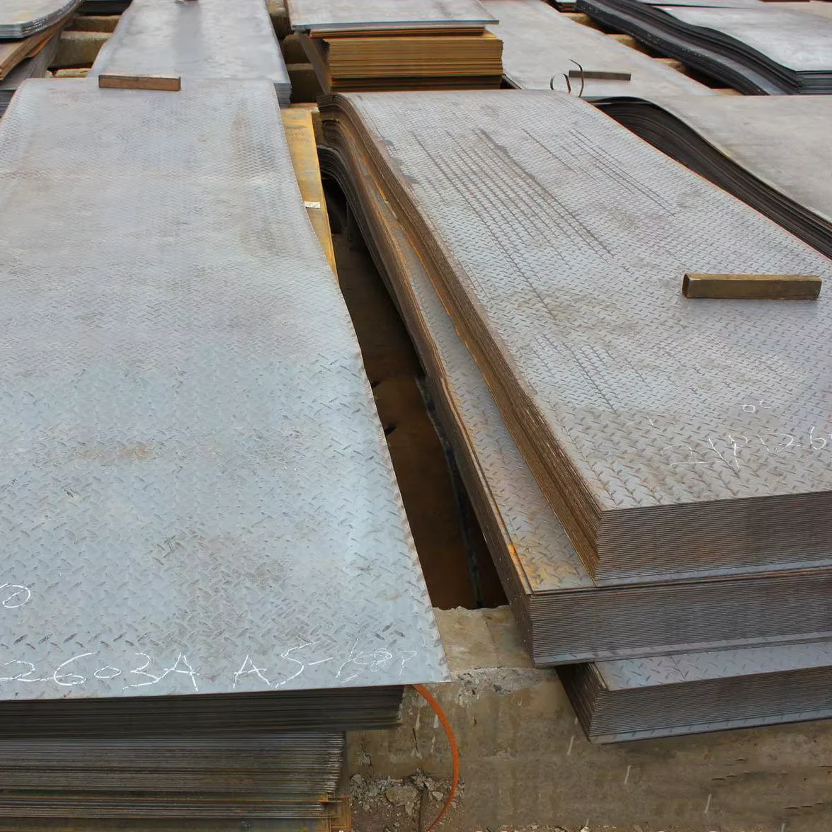 Q235B Hot Rolled Steel Plate Supplier | Cutting & Bending