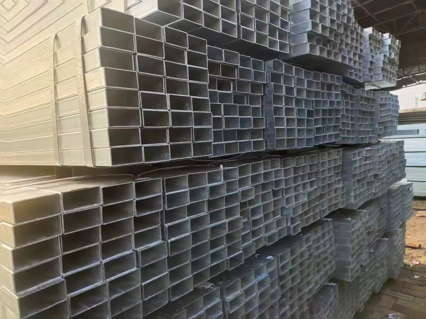 Q235B Q345B Carbon Steel Square Rectangular Tube ASTM JIS Supplier