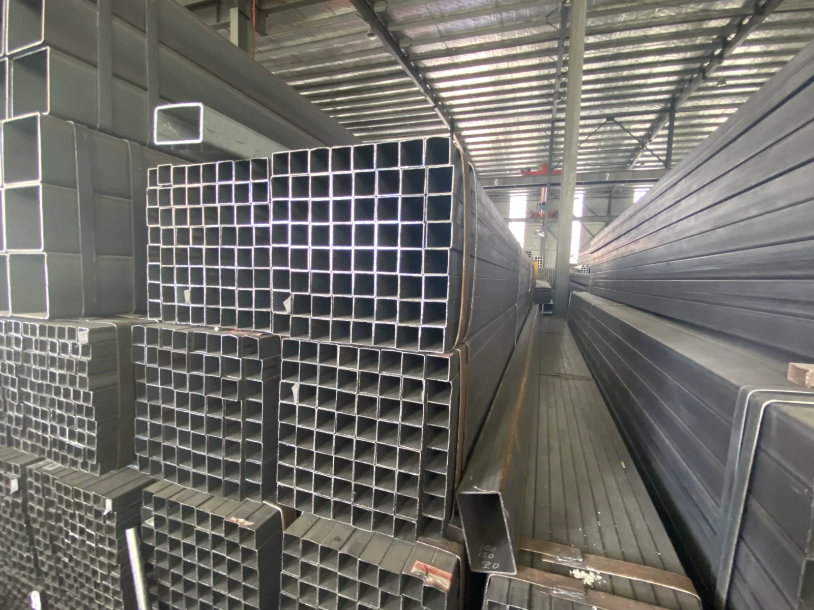 Q235B Q355B Black Rectangular Steel Tube 20×40-300x500mm Factory Direct Supplier