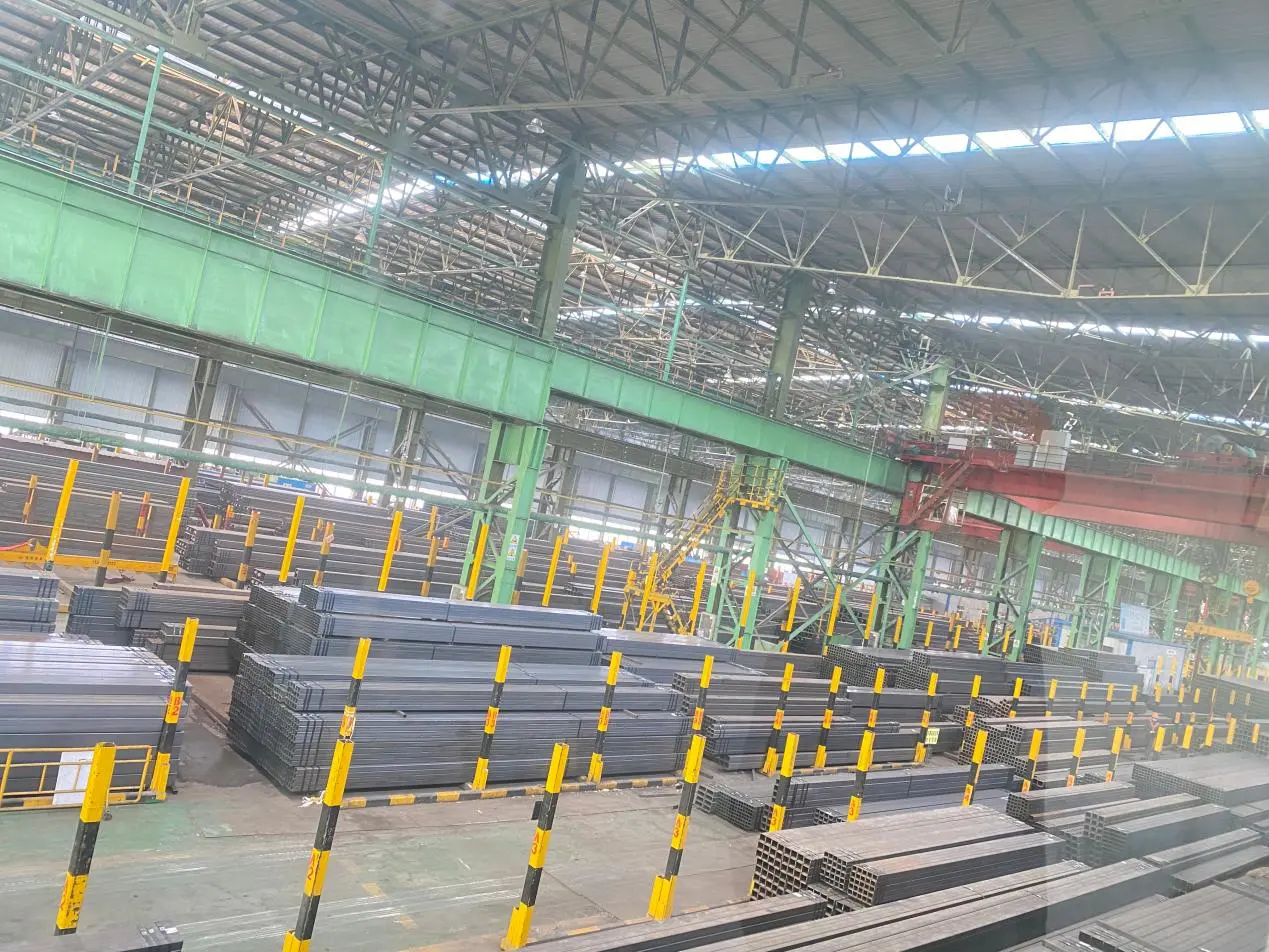 Finished steel tube samples produced at the Xin Jiyuan factory
